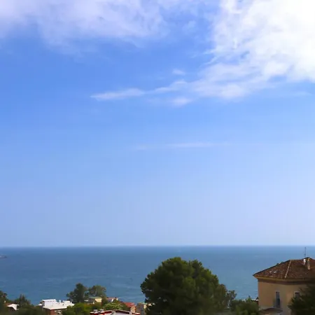 Clavero Villa